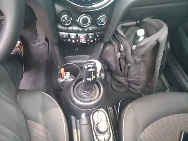 MINI Hatch — Фото автомобиля 13