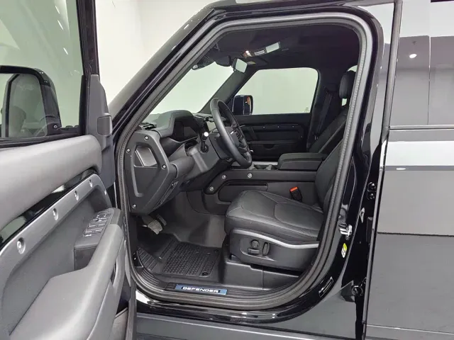 Land Rover Defender — Фото автомобиля 15