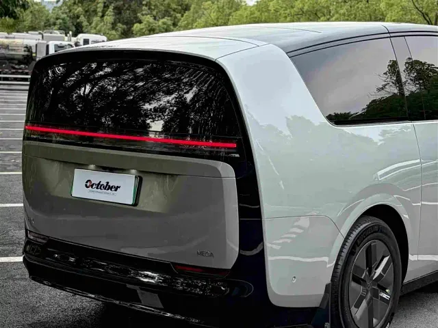 Li Auto MEGA — Фото автомобиля 6
