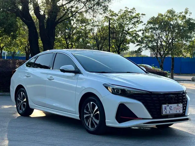 Changan Eado — Фото автомобиля 3