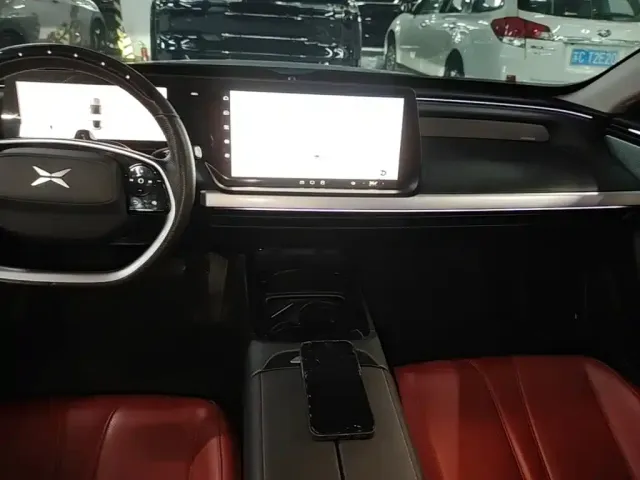 Xpeng P7 — Фото автомобиля 5