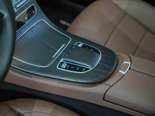 Mercedes-Benz E-Class — Фото автомобиля 8