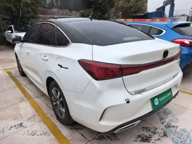 Changan Eado — Фото автомобиля 4