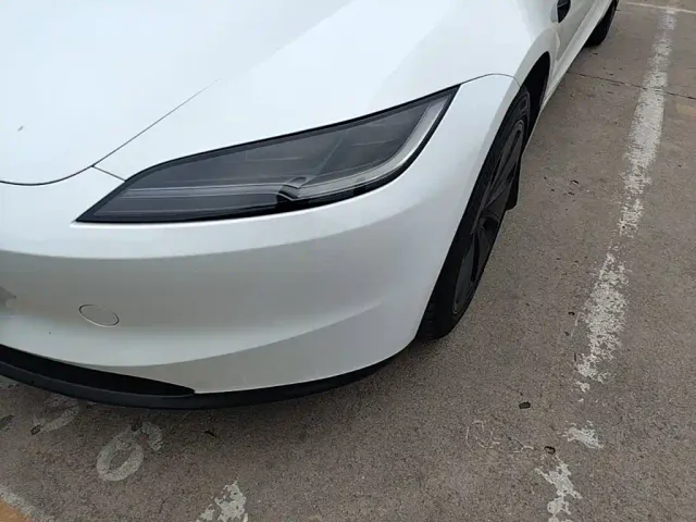 Tesla Model 3 — Фото автомобиля 23