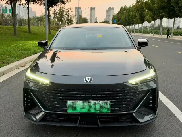Changan UNI-V — Фото автомобиля 2