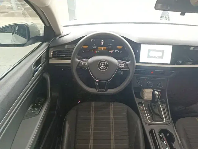 Volkswagen Lavida — Фото автомобиля 10