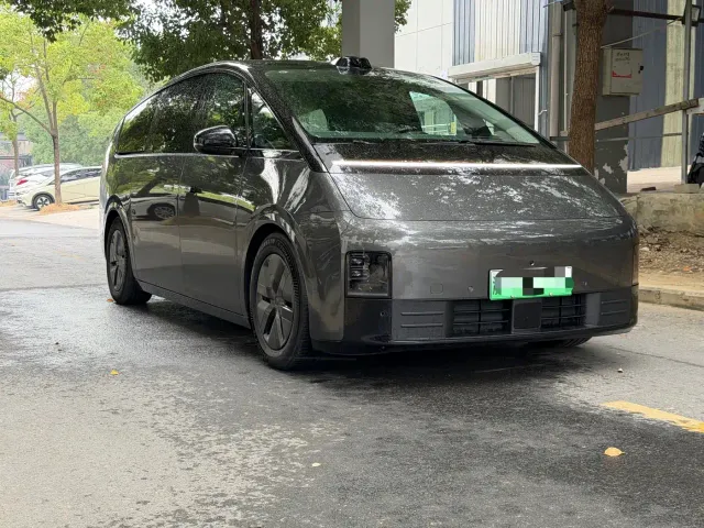Li Auto MEGA — Фото автомобиля 3