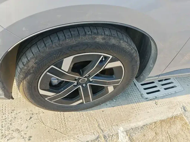 Volvo XC70 Plug-in Hybrid — Фото автомобиля 22