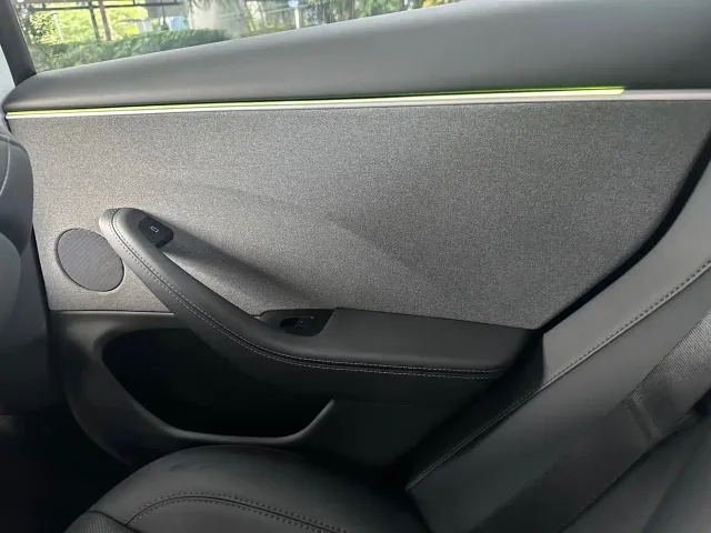 Tesla Model 3 — Фото автомобиля 14