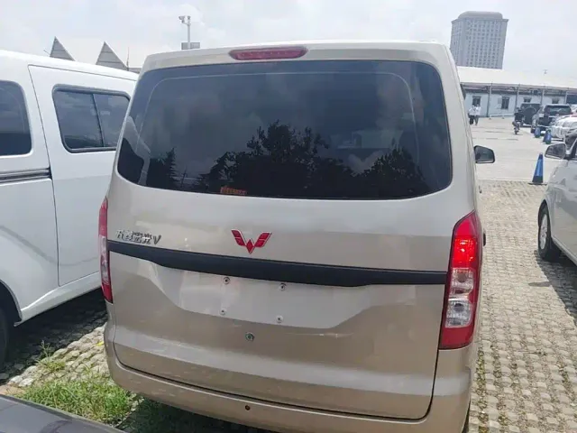 Wuling Hongguang V — Фото автомобиля 5