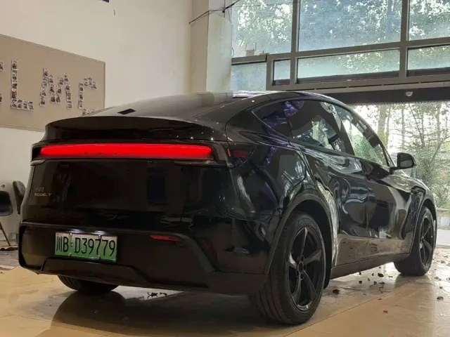 Tesla Model Y — Фото автомобиля 7