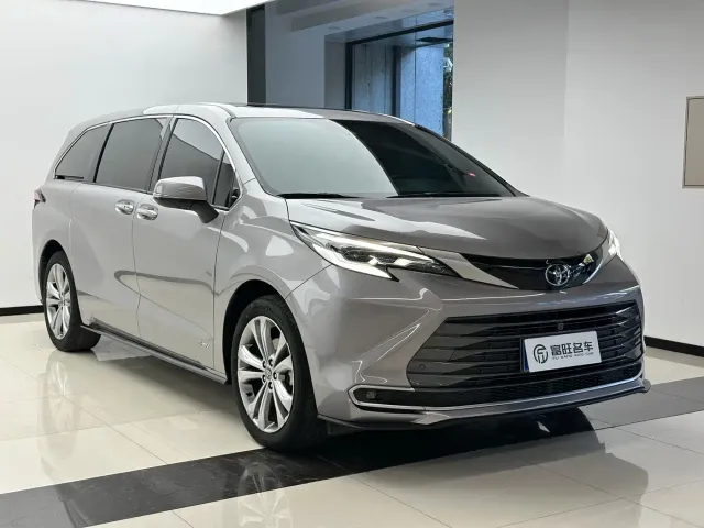 Toyota Sienna — Фото автомобиля 3
