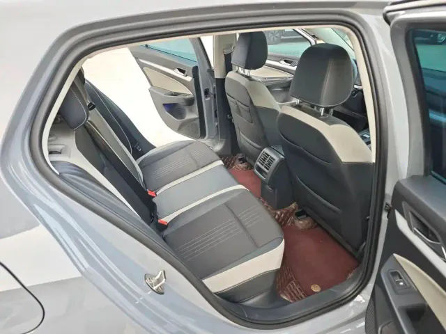 Volkswagen Golf — Фото автомобиля 7