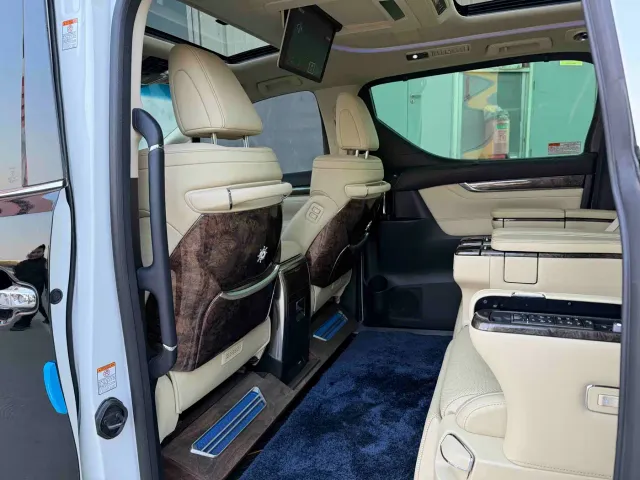 Toyota Vellfire — Фото автомобиля 6