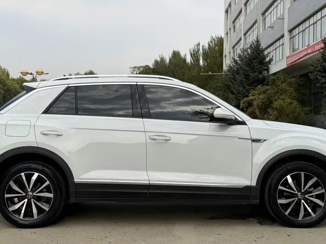 Volkswagen T-Roc — Фото автомобиля 4