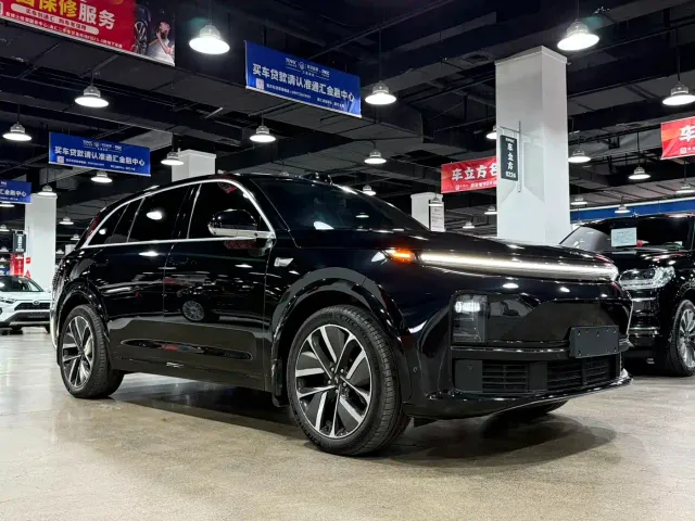 Li Auto L7 — Фото автомобиля 3