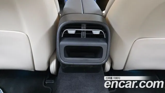 Mercedes-Benz E-Class — Фото автомобиля 25