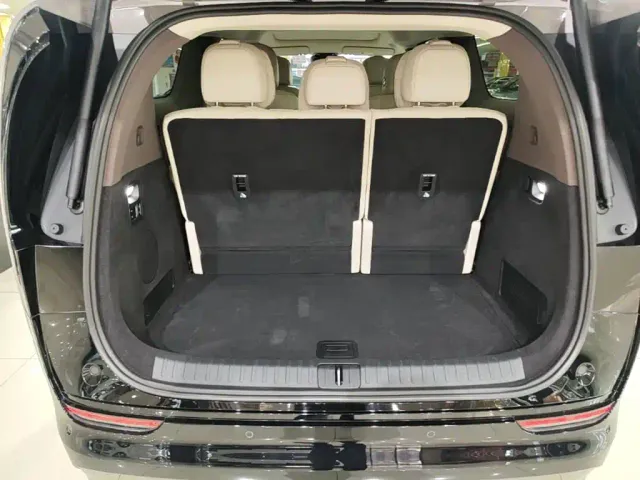 Li Auto MEGA — Фото автомобиля 18