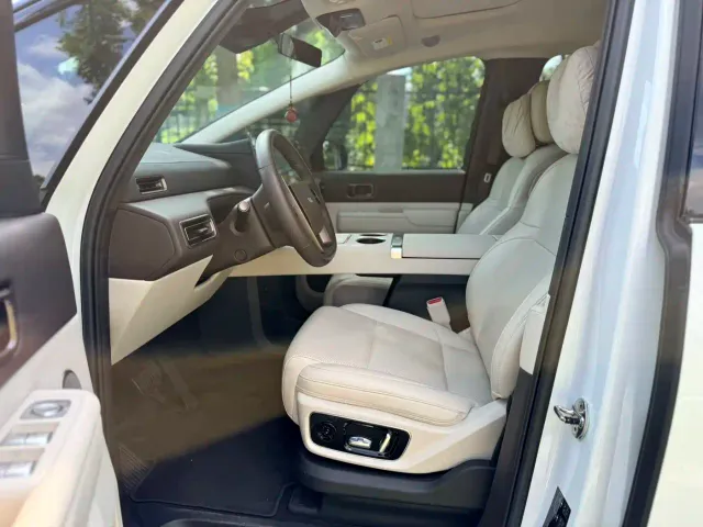 Li Auto MEGA — Фото автомобиля 12