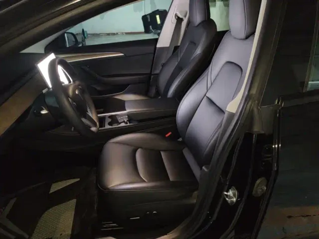 Tesla Model 3 — Фото автомобиля 14