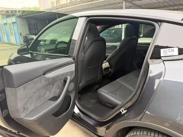 Tesla Model Y — Фото автомобиля 12