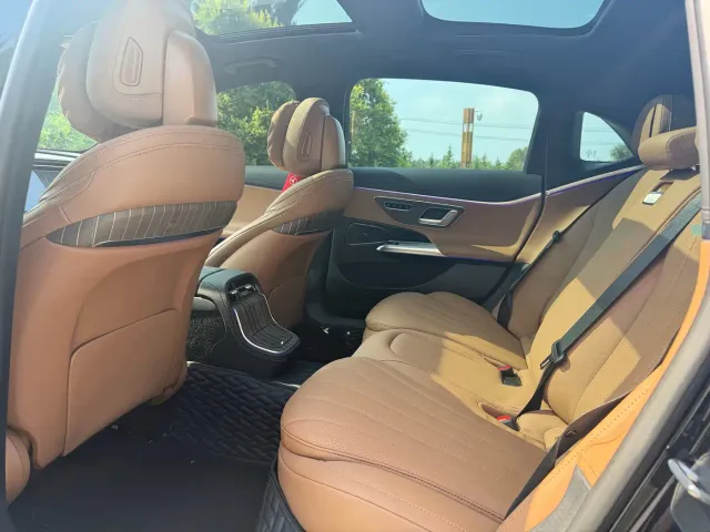 Mercedes-Benz E-Class — Фото автомобиля 5