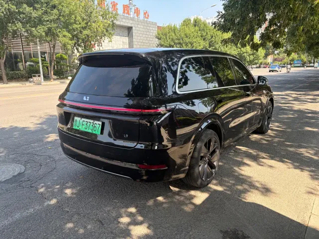 Li Auto L9 — Фото автомобиля 5