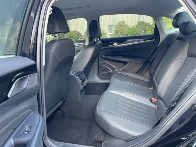 Volkswagen Passat — Фото автомобиля 8