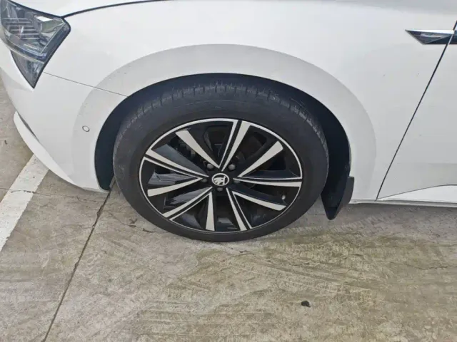 Skoda Superb — Фото автомобиля 22