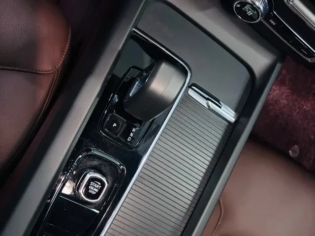 Volvo XC60 — Фото автомобиля 12