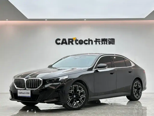 Фотография автомобиля — BMW 5 Series