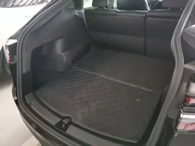 Tesla Model Y — Фото автомобиля 18