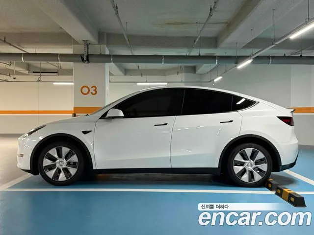 Tesla Model Y — Фото автомобиля 3