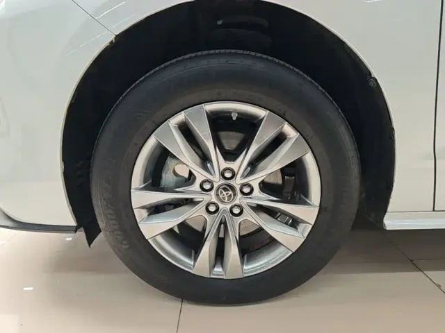 Toyota Sienna — Фото автомобиля 22