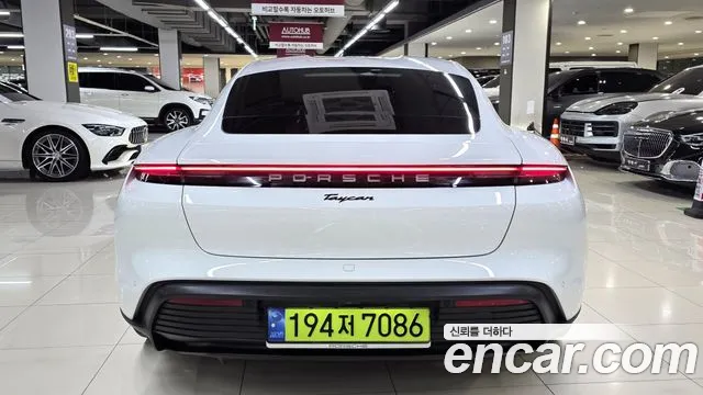 Porsche Taycan — Фото автомобиля 5