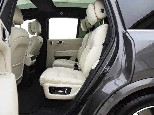 Li Auto L8 — Фото автомобиля 12