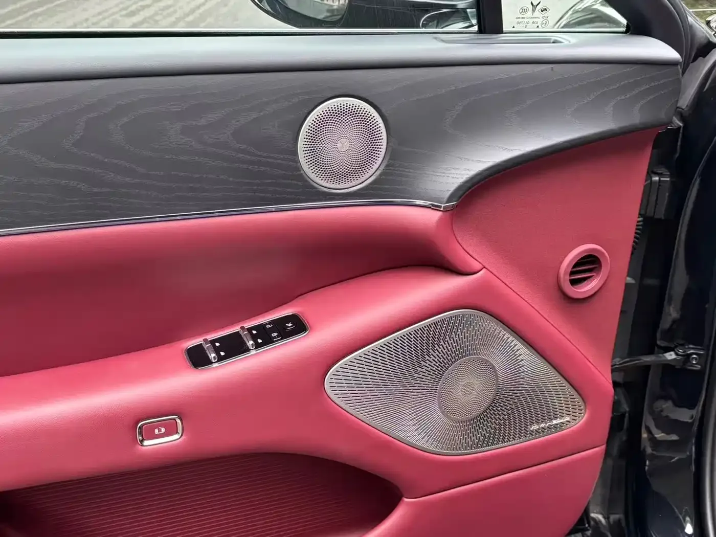 Voyah Auto VOYAH Zhuiguang L 2025 Mid-configuration Model — Фото автомобиля 8