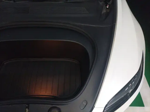 Tesla Model 3 — Фото автомобиля 21