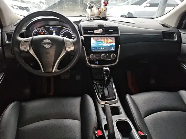 Nissan Tiida — Фото автомобиля 9