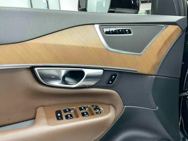 Volvo XC90 — Фото автомобиля 13
