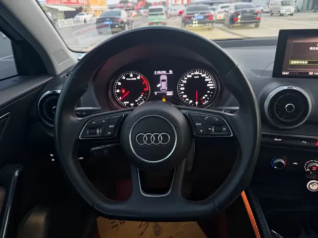 Audi Q2L — Фото автомобиля 14
