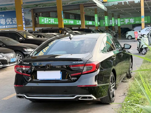 Honda Accord — Фото автомобиля 12