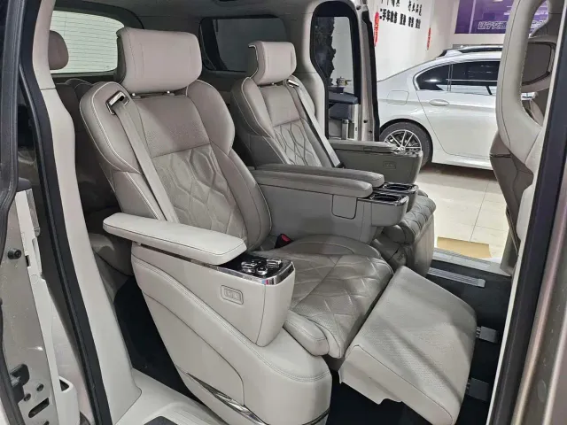 Volvo Volvo EM90 2025 Ultra Six-Seater — Фото автомобиля 25