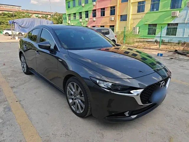 Mazda Axela — Фото автомобиля 3