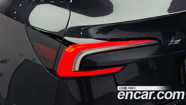 Tesla Model 3 — Фото автомобиля 26