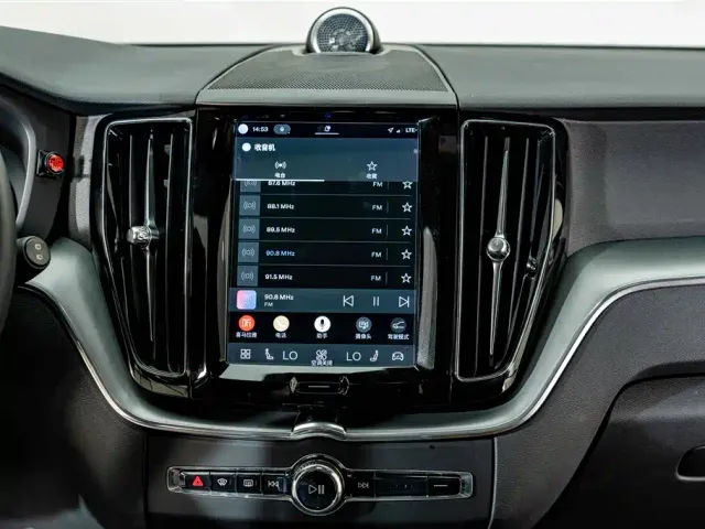 Volvo XC60 — Фото автомобиля 13