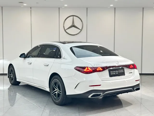 Mercedes-Benz E-Class — Фото автомобиля 7