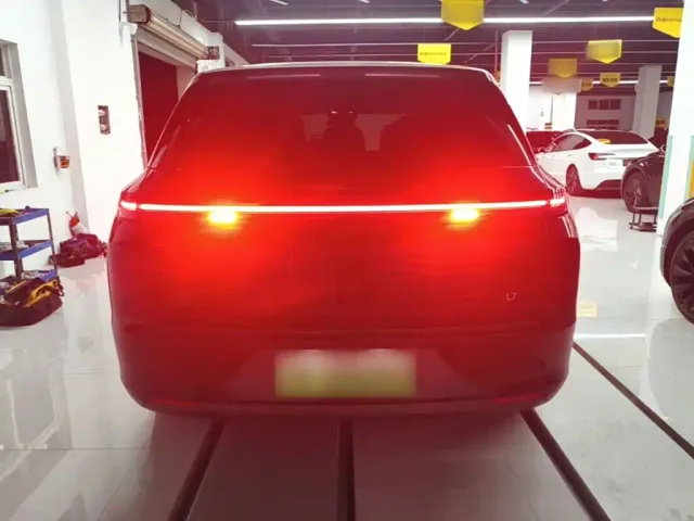 Li Auto L7 — Фото автомобиля 5