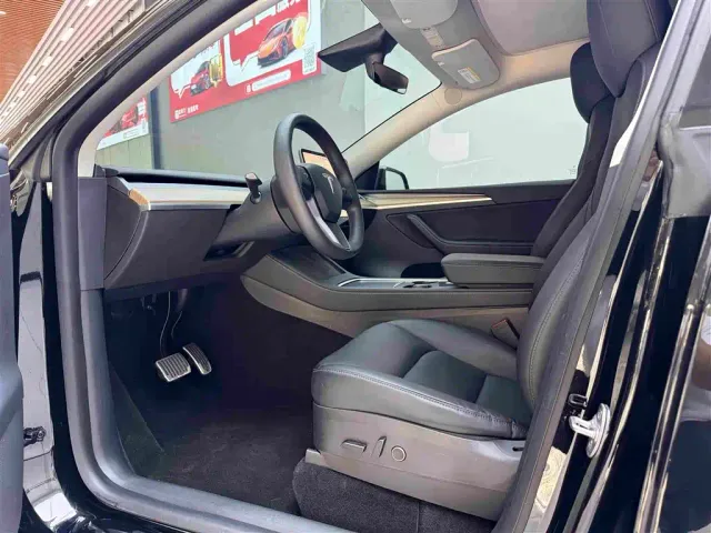 Tesla Model Y — Фото автомобиля 4