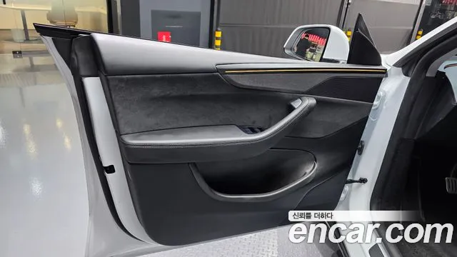 Tesla Model Y — Фото автомобиля 24